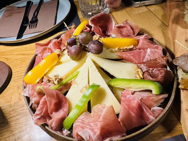 Opinii despre Pet Jedan Tapas Bar în Rijeka - Gastronomija i ugostiteljstvo