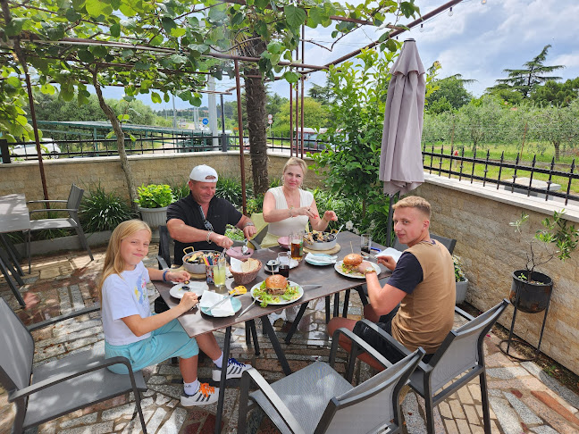 Opinii despre KONOBA ANNI - Mesni i riblji specijaliteti Novigrad în Novigrad - Gastronomija i ugostiteljstvo