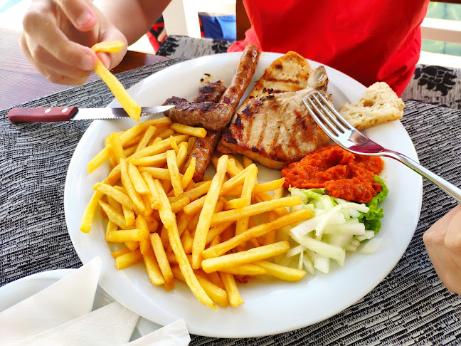 Ahipara zalogajnica, Podgora - Gastronomija i ugostiteljstvo