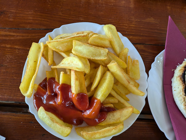 Beach bar Plav - Gastronomija i ugostiteljstvo