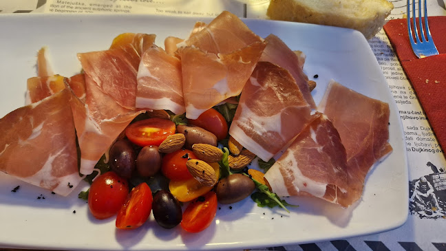 Dujkin dvor - Gastronomija i ugostiteljstvo