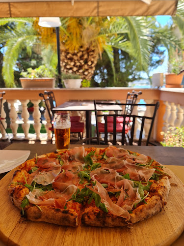 Caffe Bar Pizzeria La Riva - Gastronomija i ugostiteljstvo