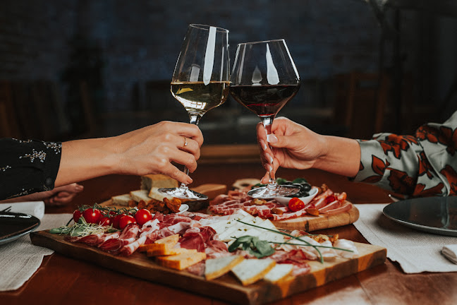 Restoran Crna svinja - Gastronomija i ugostiteljstvo