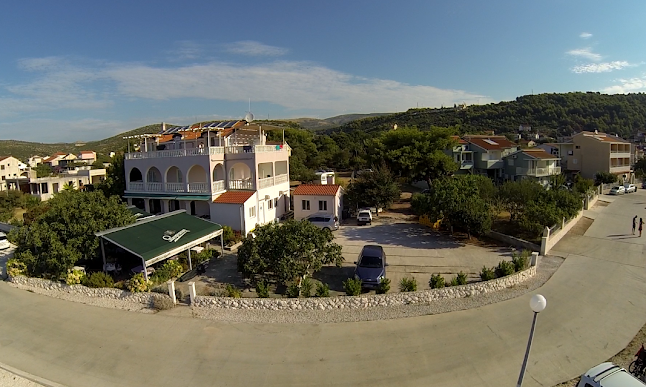 Pansion Kačina - Poljica