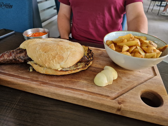 Comentarii opinii despre Dribbling Food & Caffe