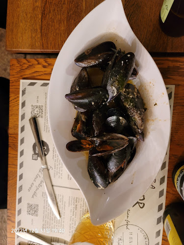 Trumbićeva obala 6, 21000, Split