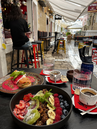 LOLA Bar & Street food