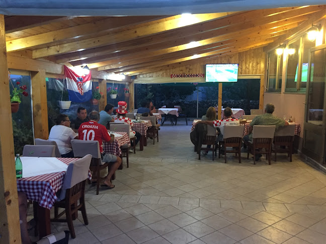 Restaurant Gromaca /Losinj-Cres/ lamb /Spanferkel /maialino - Belej