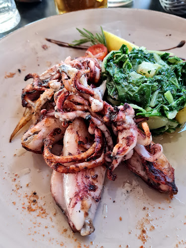 Zvonimirova Obala 9, 21224, Slatine