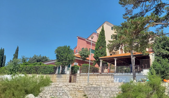 Opinii despre Dom Crvenog križa "Villa Rustica" în Novi Vinodolski - Gastronomija i ugostiteljstvo