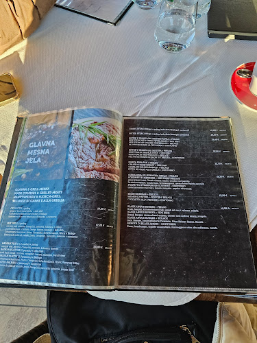 Ul. Prekomorskih brigada 12, 52100, Pula