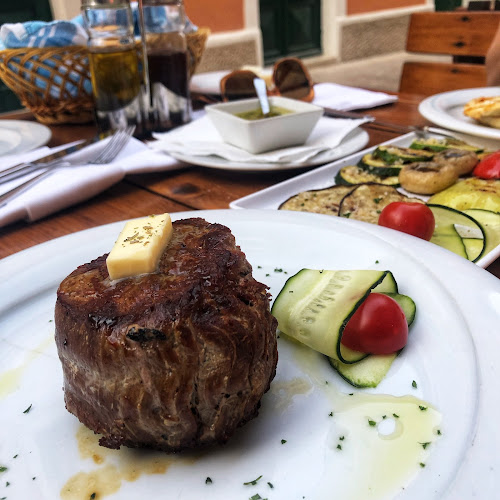 Ul. Radića Frane 14, 21420, Bol