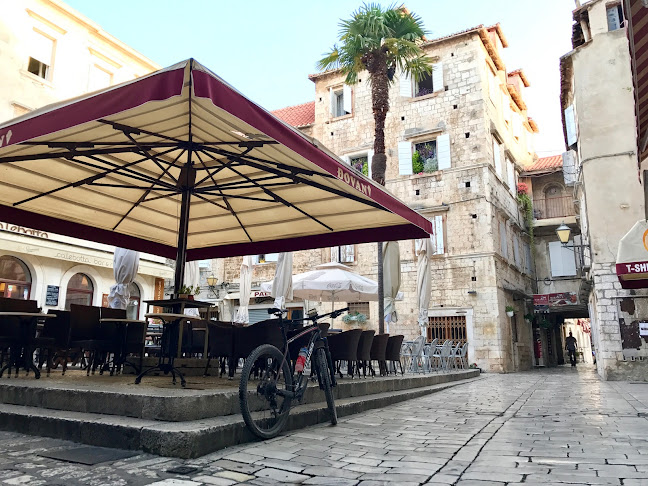 Malibu - Gastronomija i ugostiteljstvo