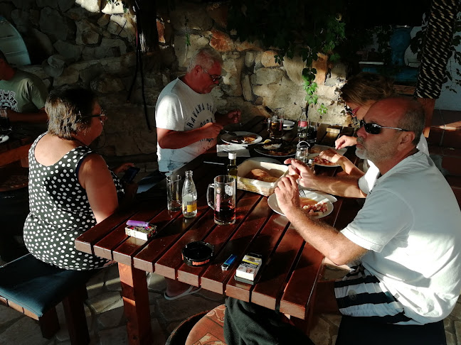 Uvala Koromačna - Gastronomija i ugostiteljstvo