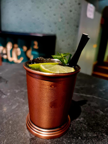 Charlie's Bar Split - Split