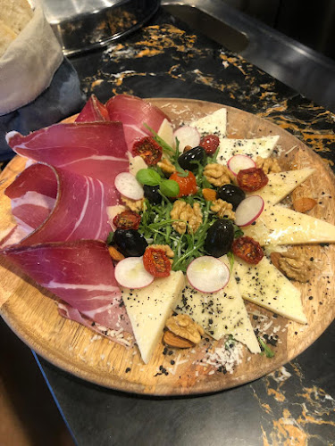 Obala Bana Pavla Subica 20, 22222, Skradin