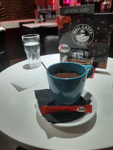 Opinii despre Mali Caffe în Rijeka - Gastronomija i ugostiteljstvo