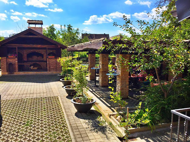 Bijela lađa - Gastronomija i ugostiteljstvo