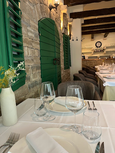 Restoran "Zlatna školjka" - Gastronomija i ugostiteljstvo