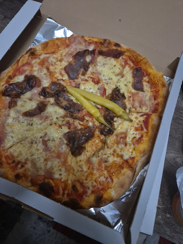 Tri jagode - slastičarna i pizzeria