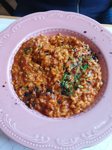 Bronzin - Gastronomija i ugostiteljstvo