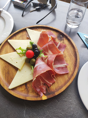 Opinii despre Restoran "Lovački rog" în Stobreč - Gastronomija i ugostiteljstvo