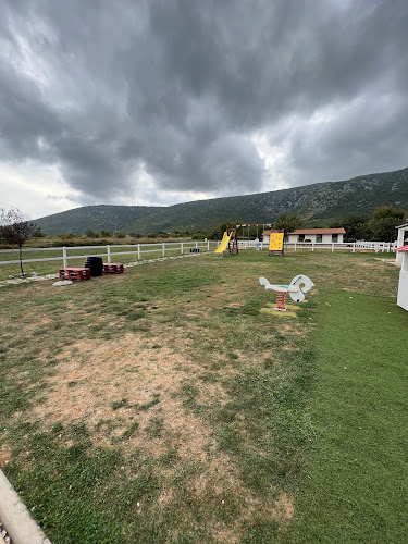 Radošić 115b, 21230, Sinj