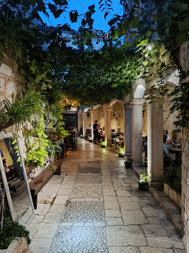 Comentarii opinii despre Lambik Bar & Bistro