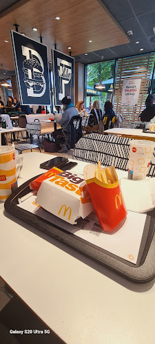 McDonald's Felix (Heinzelova) - Gastronomija i ugostiteljstvo