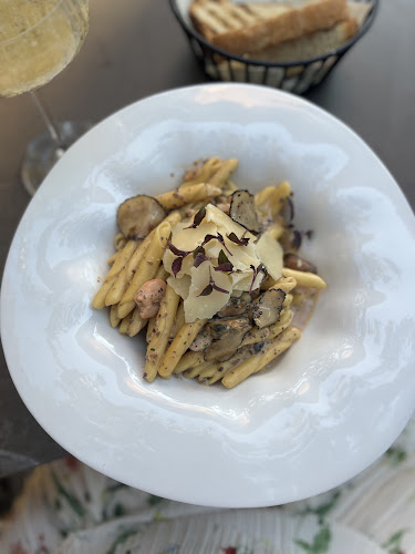 Opinii despre Paradise Garden Hvar în Hvar - Gastronomija i ugostiteljstvo