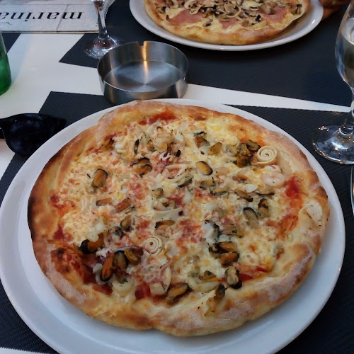 Opinii despre Zmaj Makarska în Makarska - Gastronomija i ugostiteljstvo