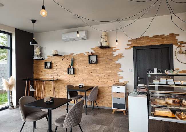 LaSaDa Cakes & Caffe