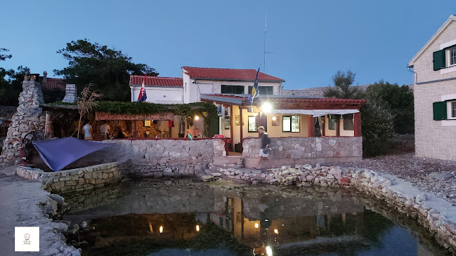 Uvala Koromačna - Gastronomija i ugostiteljstvo