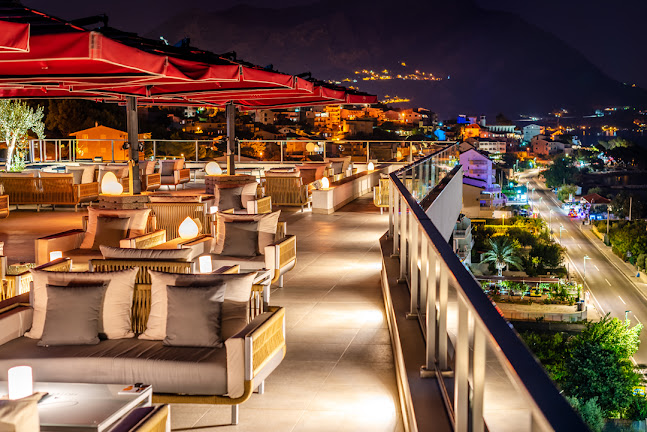 Pool bar & a la carte restaurant Sunset Duće