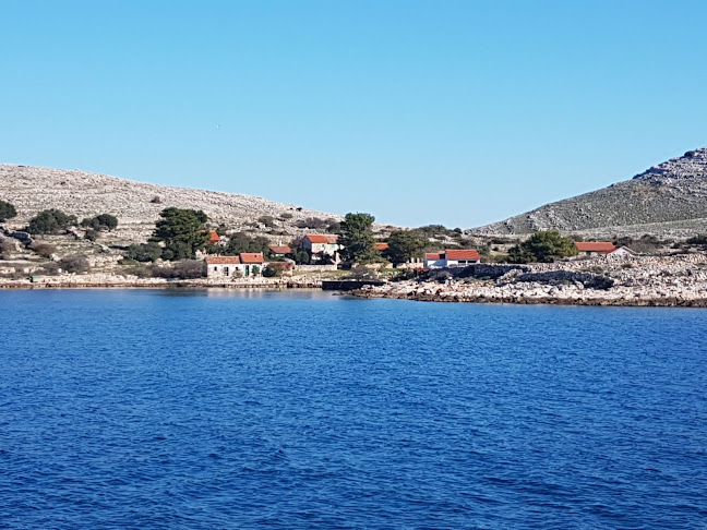 Opinii despre Uvala Koromačna în Murter - Gastronomija i ugostiteljstvo