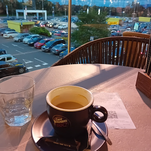 Opinii despre Caffe bar Living Room în Zagreb - Gastronomija i ugostiteljstvo