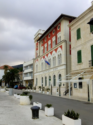 Obala Sv. Jurja 25, 21480, Vis