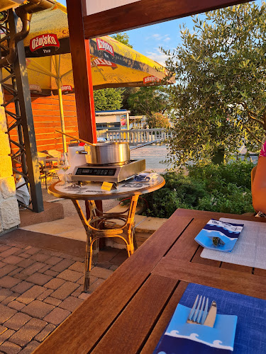 Bistro & beach bar "Tunar"