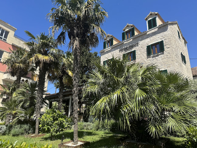 Kuzmanićeva 3, 21000, Split