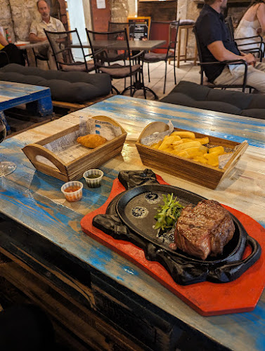 Trg Ploča 5, 21460, Stari Grad