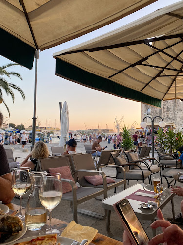 Obala bana Berislavića 23, 21220, Trogir