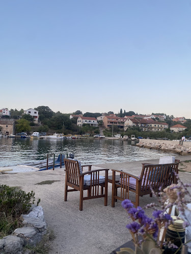 Konoba Zlatna Vala (ex. Supina) - Gastronomija i ugostiteljstvo