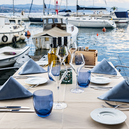 Comentarii opinii despre Bistro Yacht club