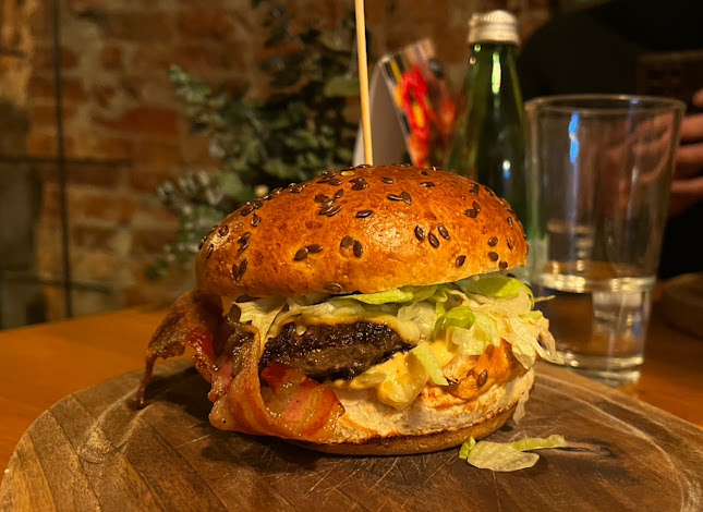 Opinii despre Submarine Burger Tkalčićeva în Zagreb - Gastronomija i ugostiteljstvo