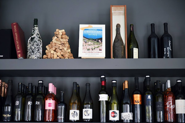 Coffee & Wine bar NaMaLo (Na Maloj Loži)