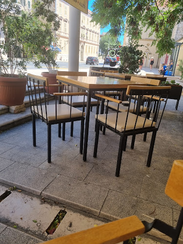 Pluto’s Burger Bar - Gastronomija i ugostiteljstvo