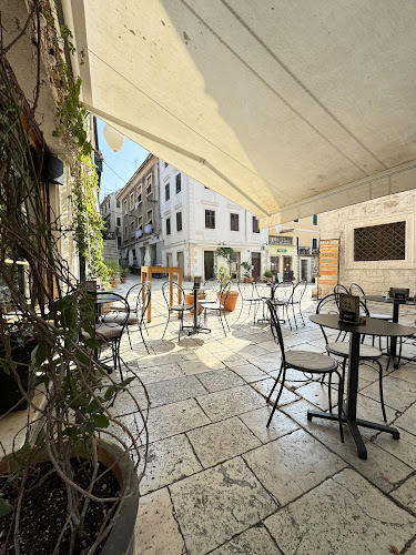 Opinii despre Coffee & Wine bar NaMaLo (Na Maloj Loži) în Šibenik - Gastronomija i ugostiteljstvo