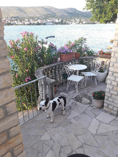 Opinii despre Caffe bar NOA în Grebaštica - Gastronomija i ugostiteljstvo