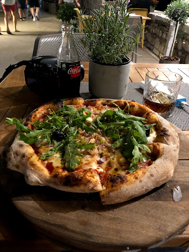 Opinii despre Tesoro pizzeria în Korčula - Gastronomija i ugostiteljstvo