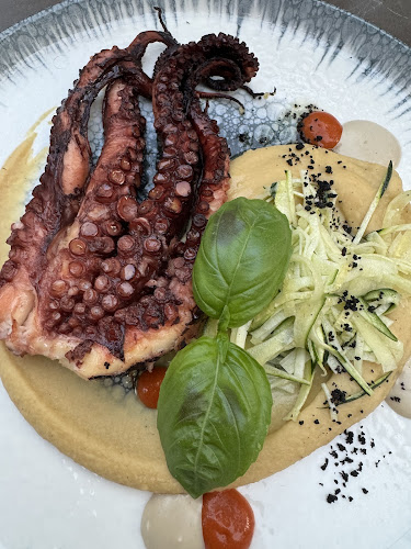 Opinii despre Paradise Garden Hvar în Hvar - Gastronomija i ugostiteljstvo